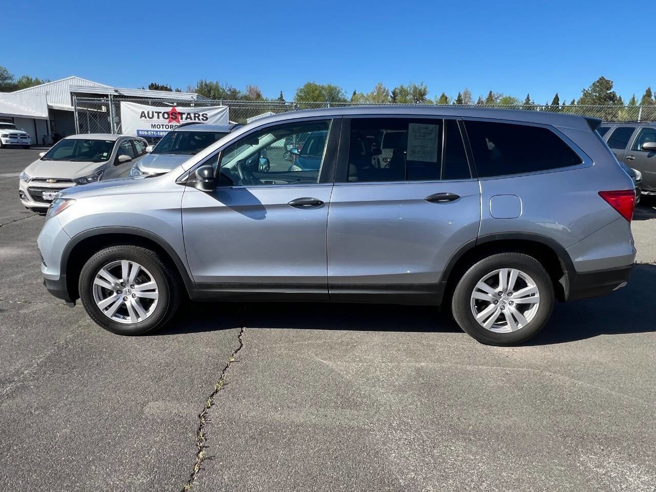 Used 2017 Honda Pilot LX image 2