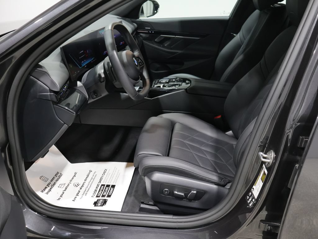Used 2024 BMW 530i xDrive AWD/4WD image 10