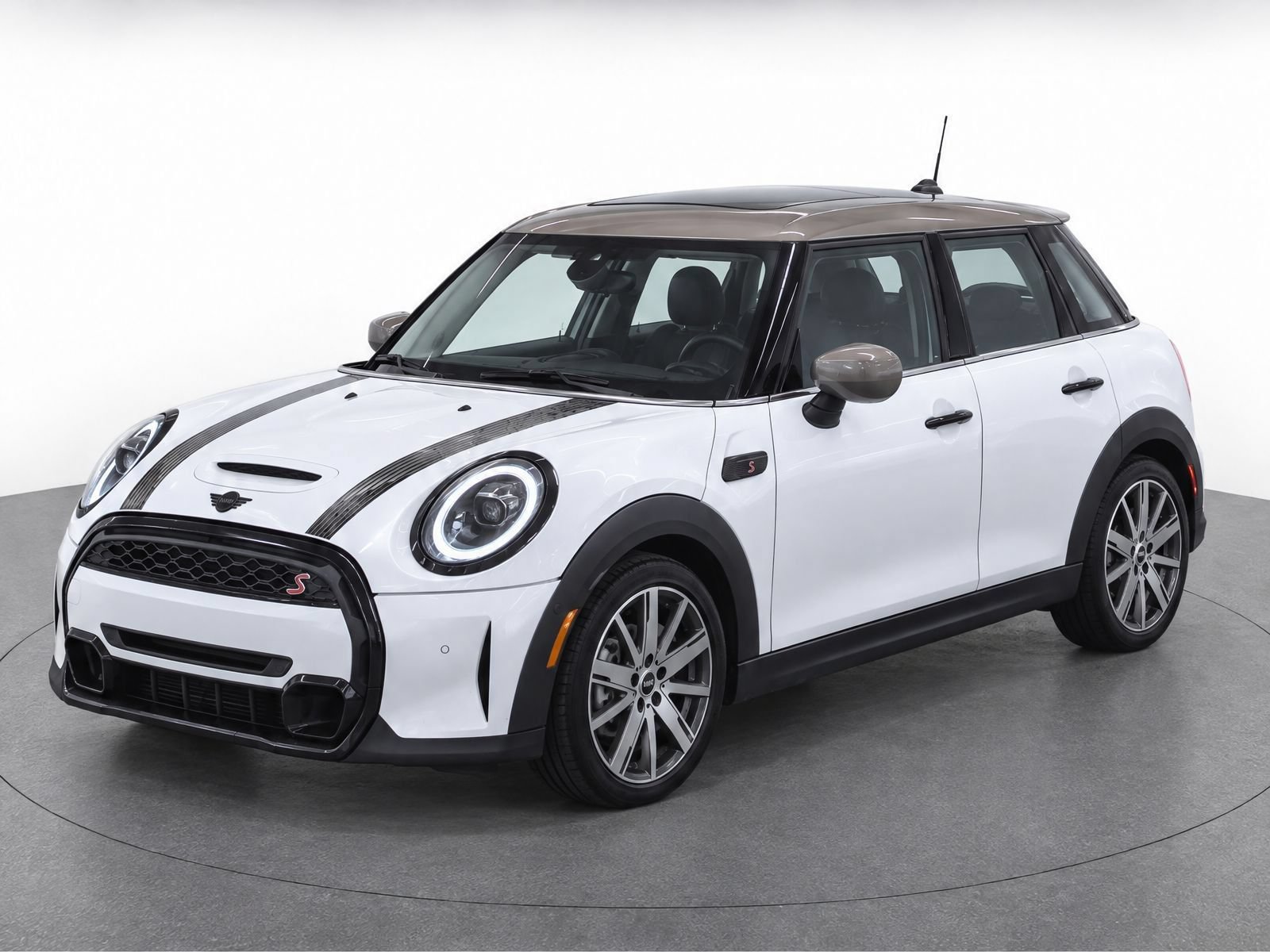 Used 2024 MINI Cooper S FWD image 2