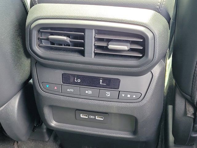 Used 2023 Honda Pilot Touring image 6