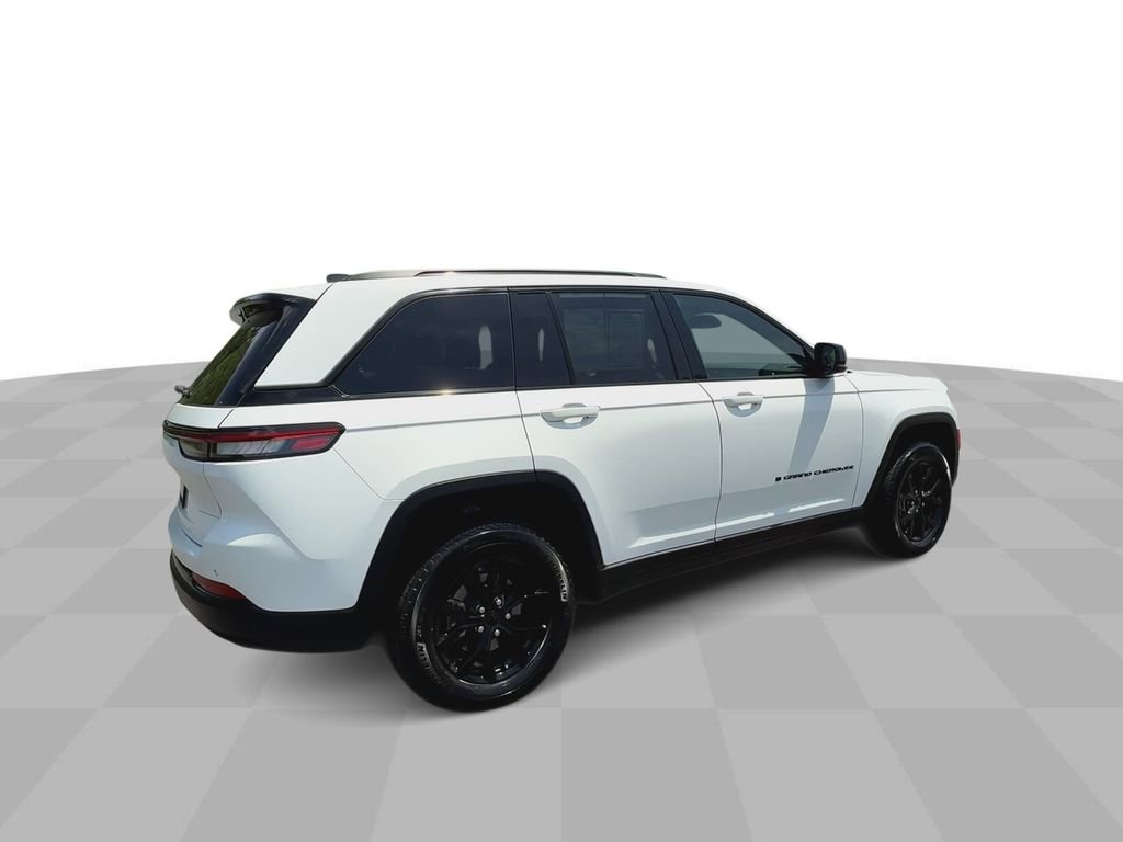 Used 2024 Jeep Grand Cherokee Altitude image 9