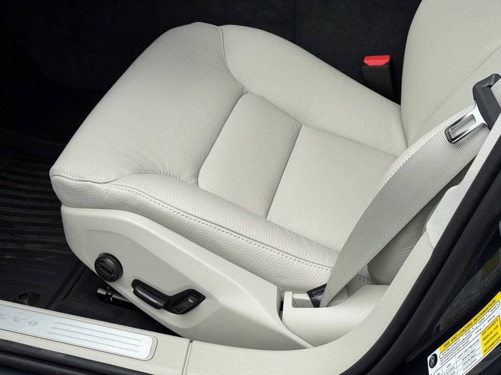 New 2026 Volvo V60 B5 Cross Country Plus w/ Protection Package Premier image 19