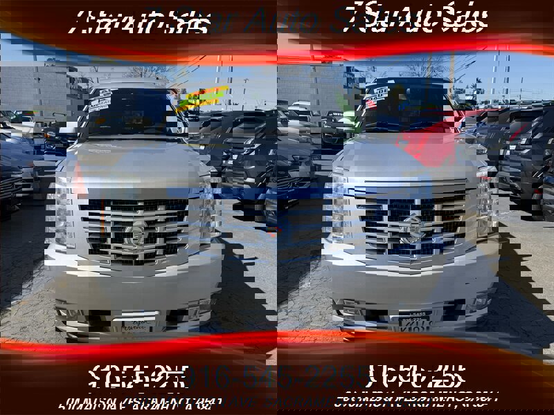 Used 2010 Cadillac Escalade AWD image 2