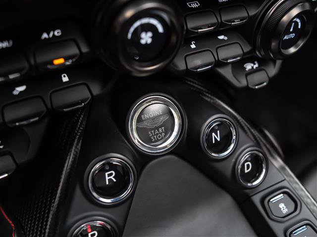 Used 2023 Aston Martin V8 Vantage Roadster image 35