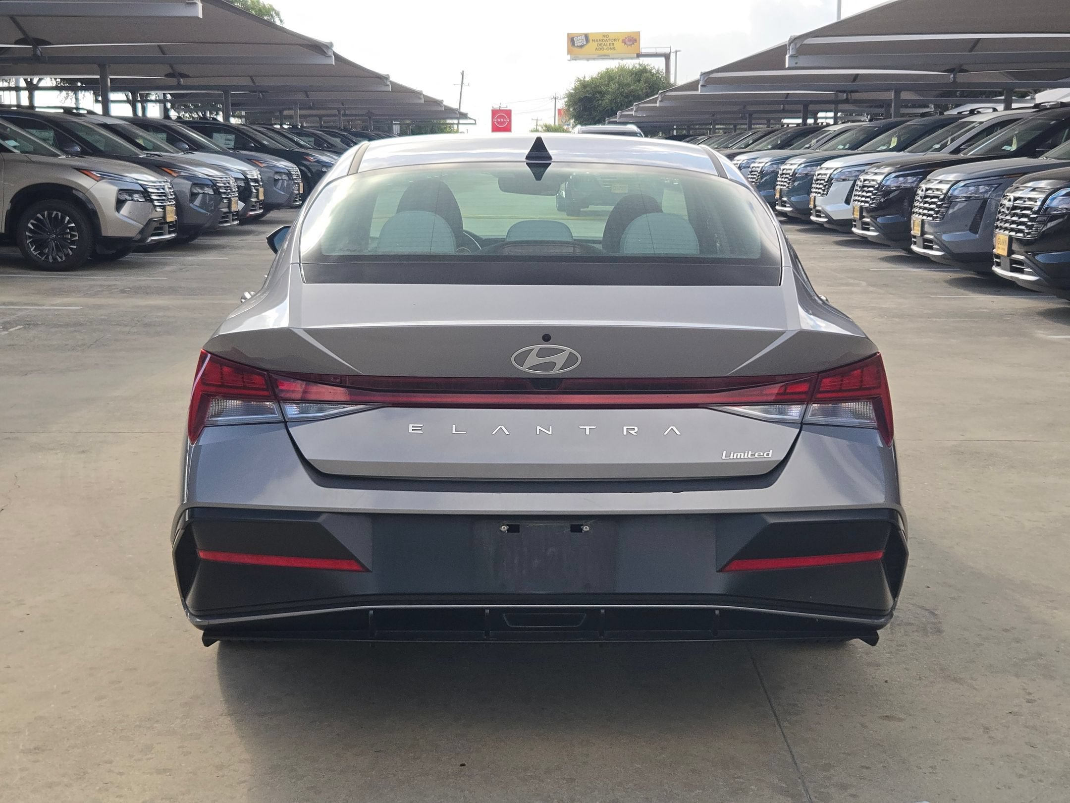 Used 2025 Hyundai Elantra Limited FWD image 4
