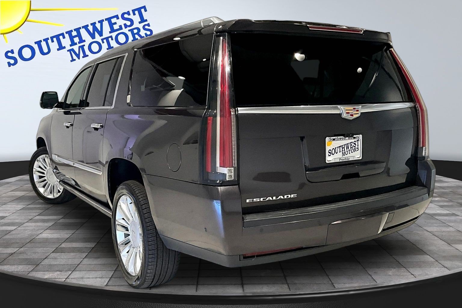 Used 2018 Cadillac Escalade ESV Platinum AWD/4WD image 5