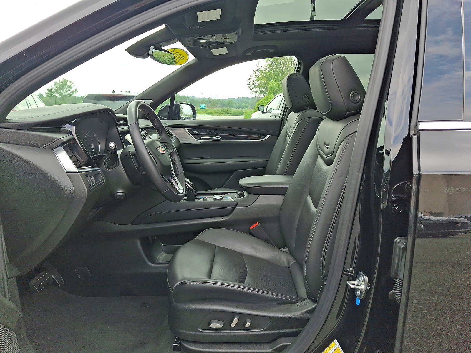 Certified 2024 Cadillac XT6 Premium Luxury w/ LPO, Floor Liner Package AWD/4WD image 16