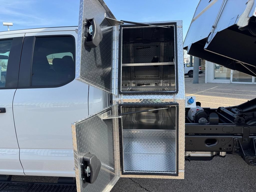 New 2026 Ford F550 4x4 Supercab Super Duty image 8