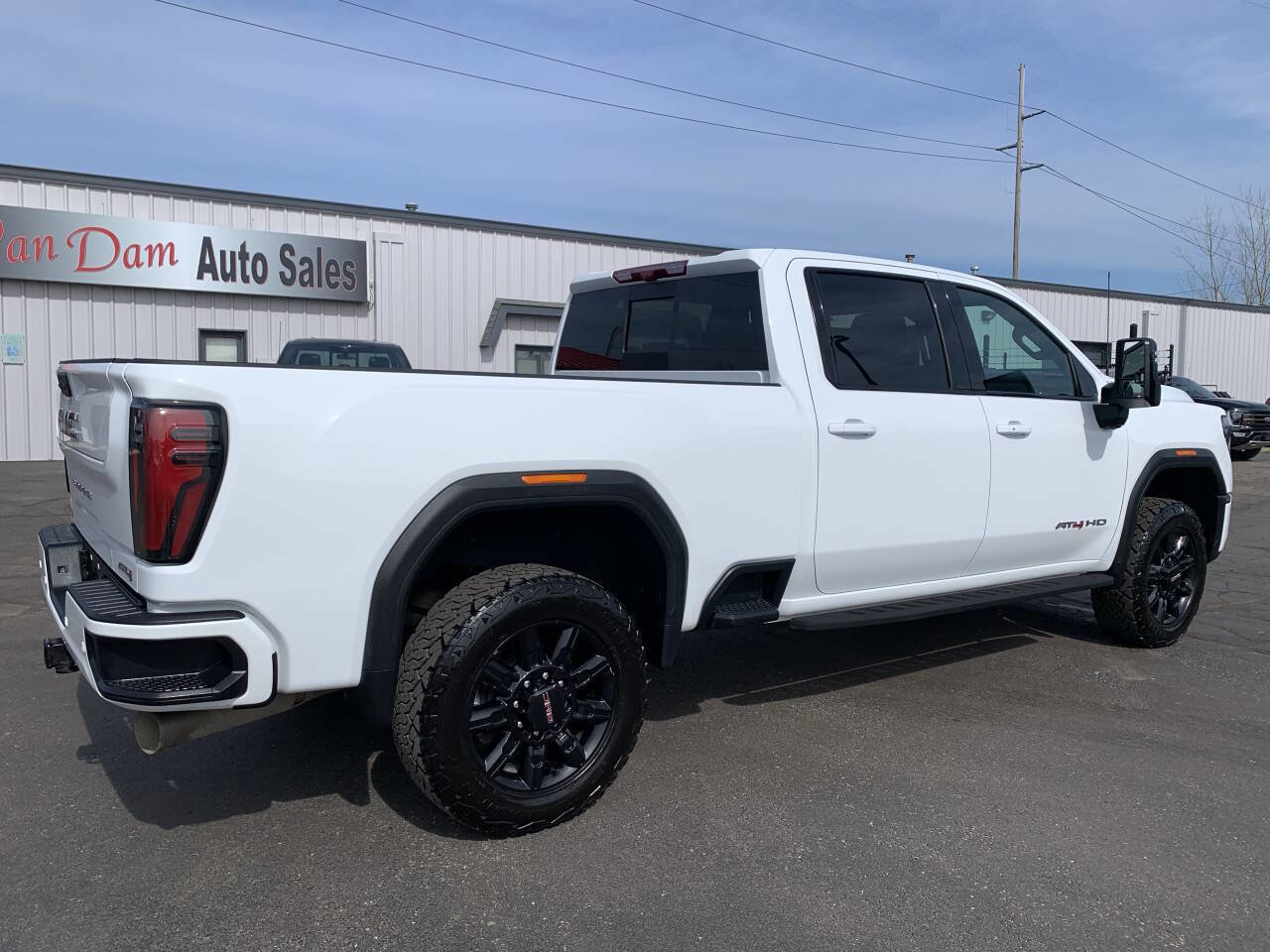 Used 2025 GMC Sierra 3500 AT4 w/ AT4 Premium Plus Package image 8