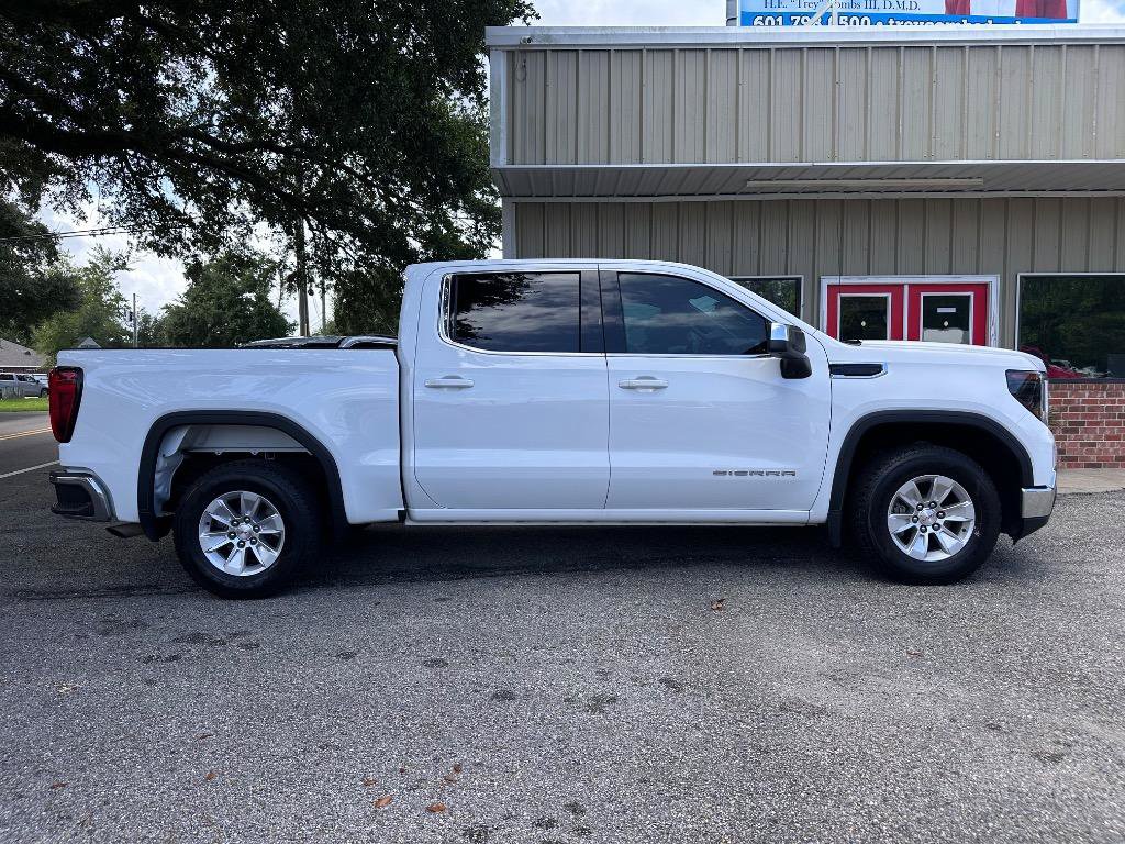 Used 2023 GMC Sierra 1500 SLE RWD image 2
