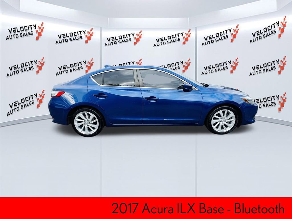 Used 2017 Acura ILX image 2