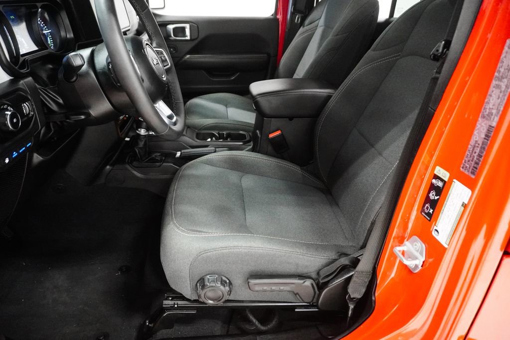 Used 2025 Jeep Wrangler Unlimited Sahara w/ Safety Group image 13