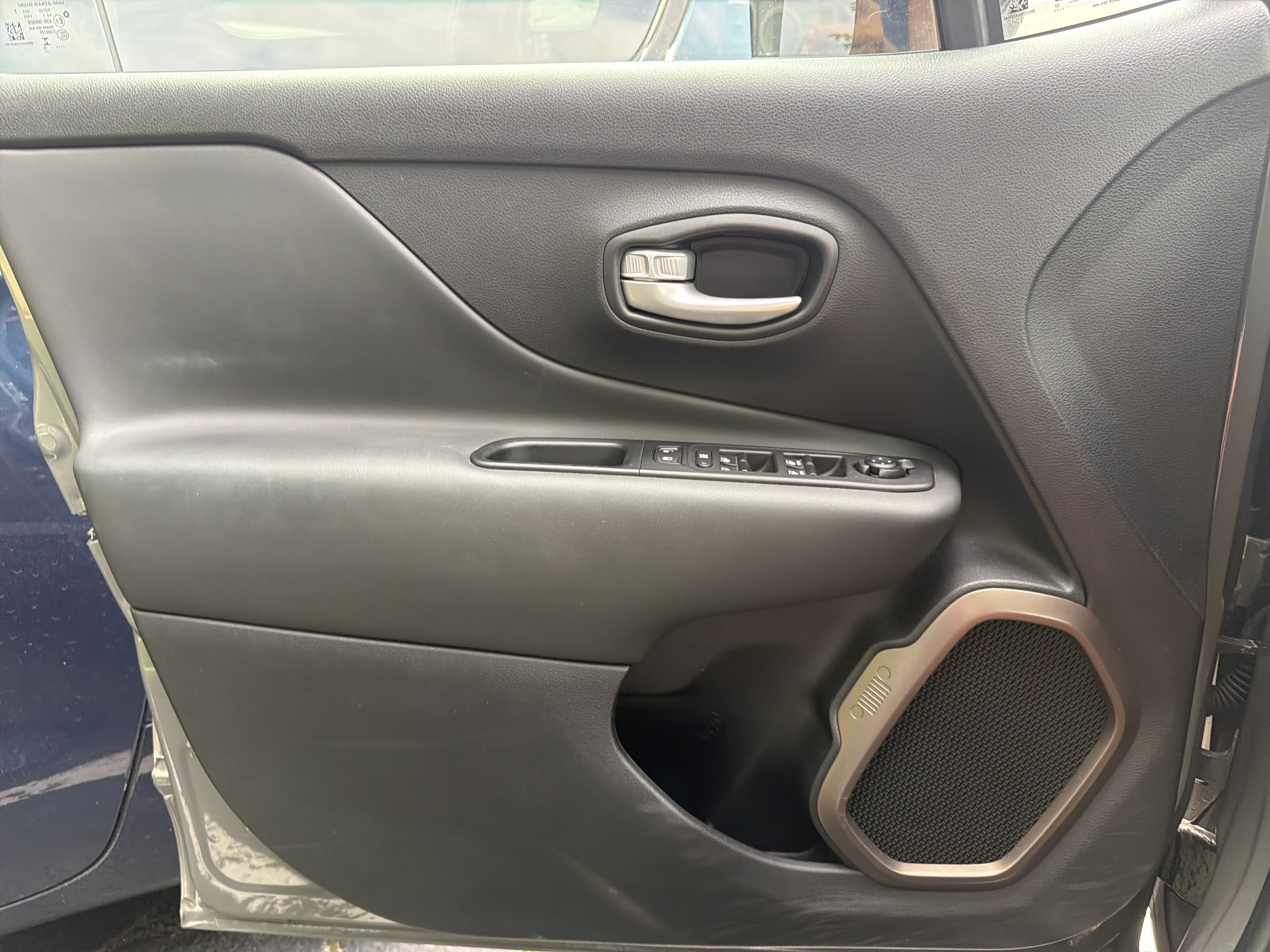 Certified 2023 Jeep Renegade Latitude w/ Sun/Sound Group AWD/4WD image 14