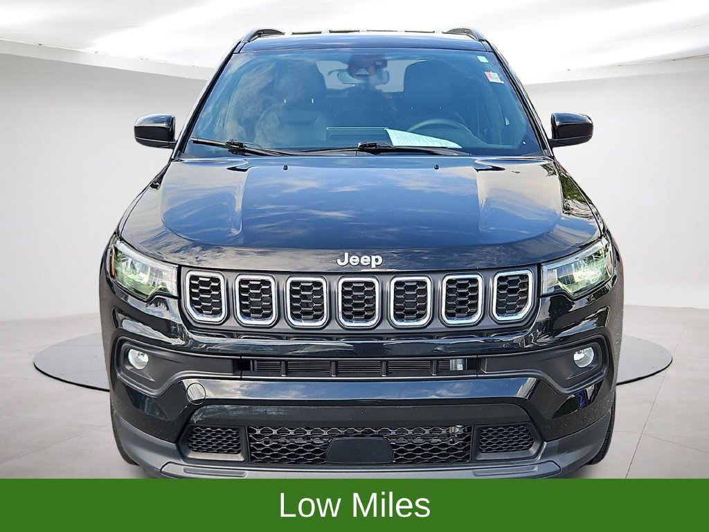 Used 2024 Jeep Compass Latitude AWD/4WD image 2