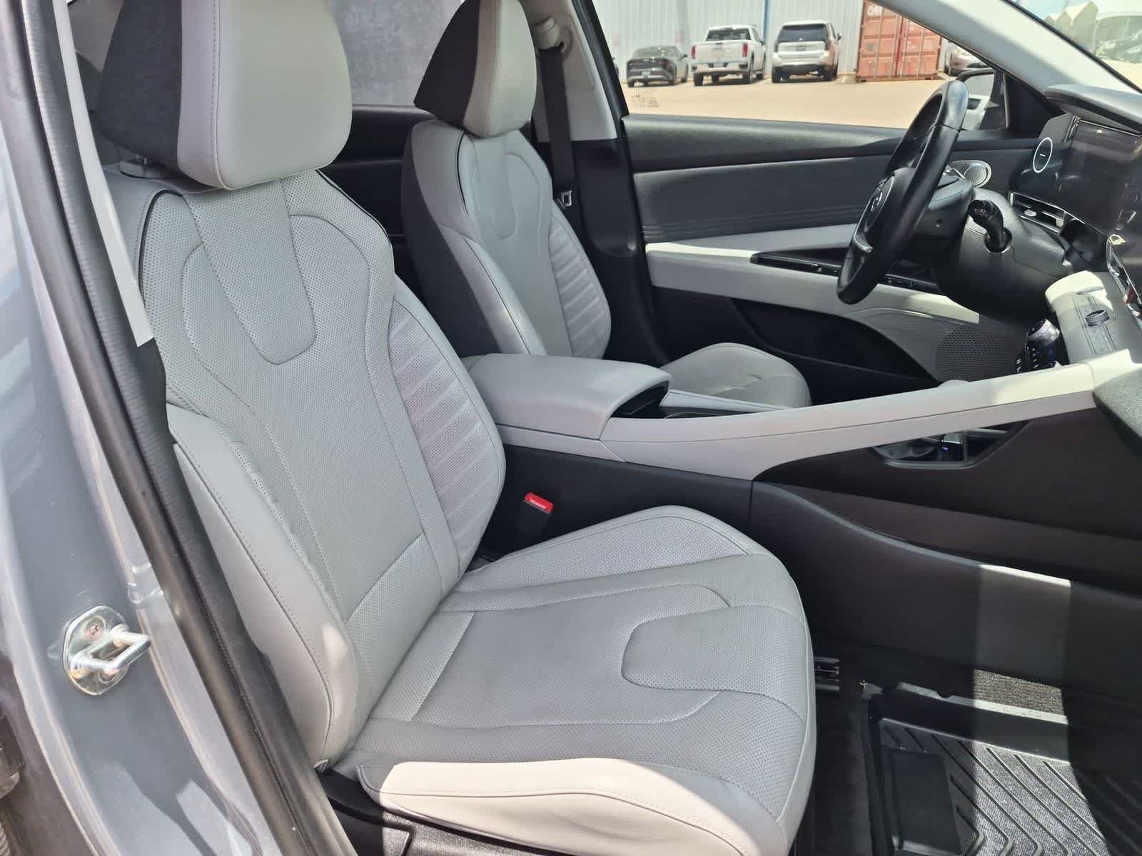 Used 2022 Hyundai Elantra Limited FWD image 28