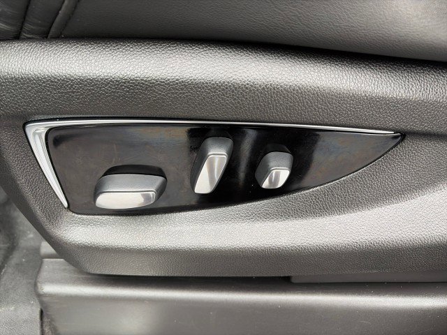 Used 2019 Cadillac Escalade Luxury AWD/4WD image 13