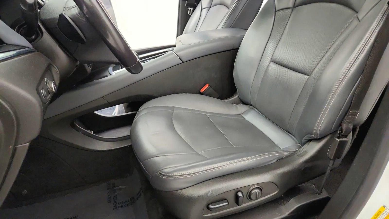 Used 2019 Buick Enclave Essence image 22