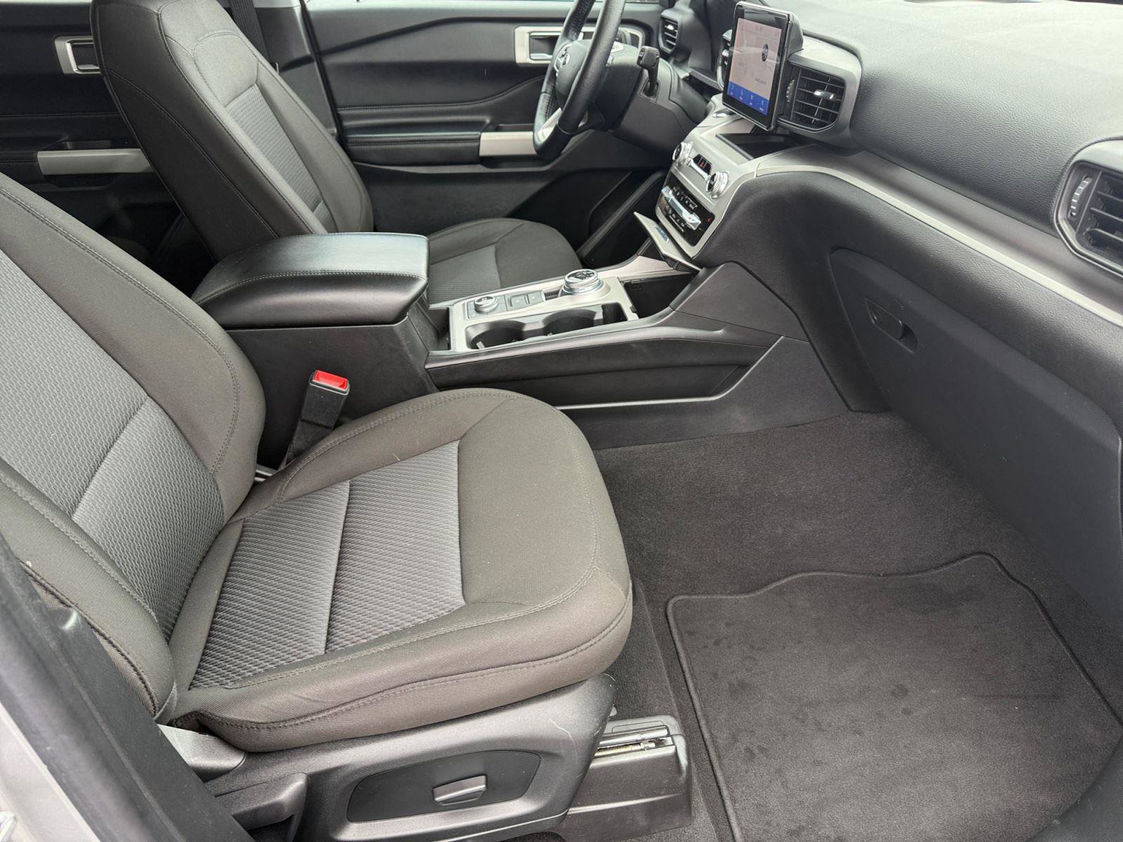 Used 2022 Ford Explorer XLT image 14