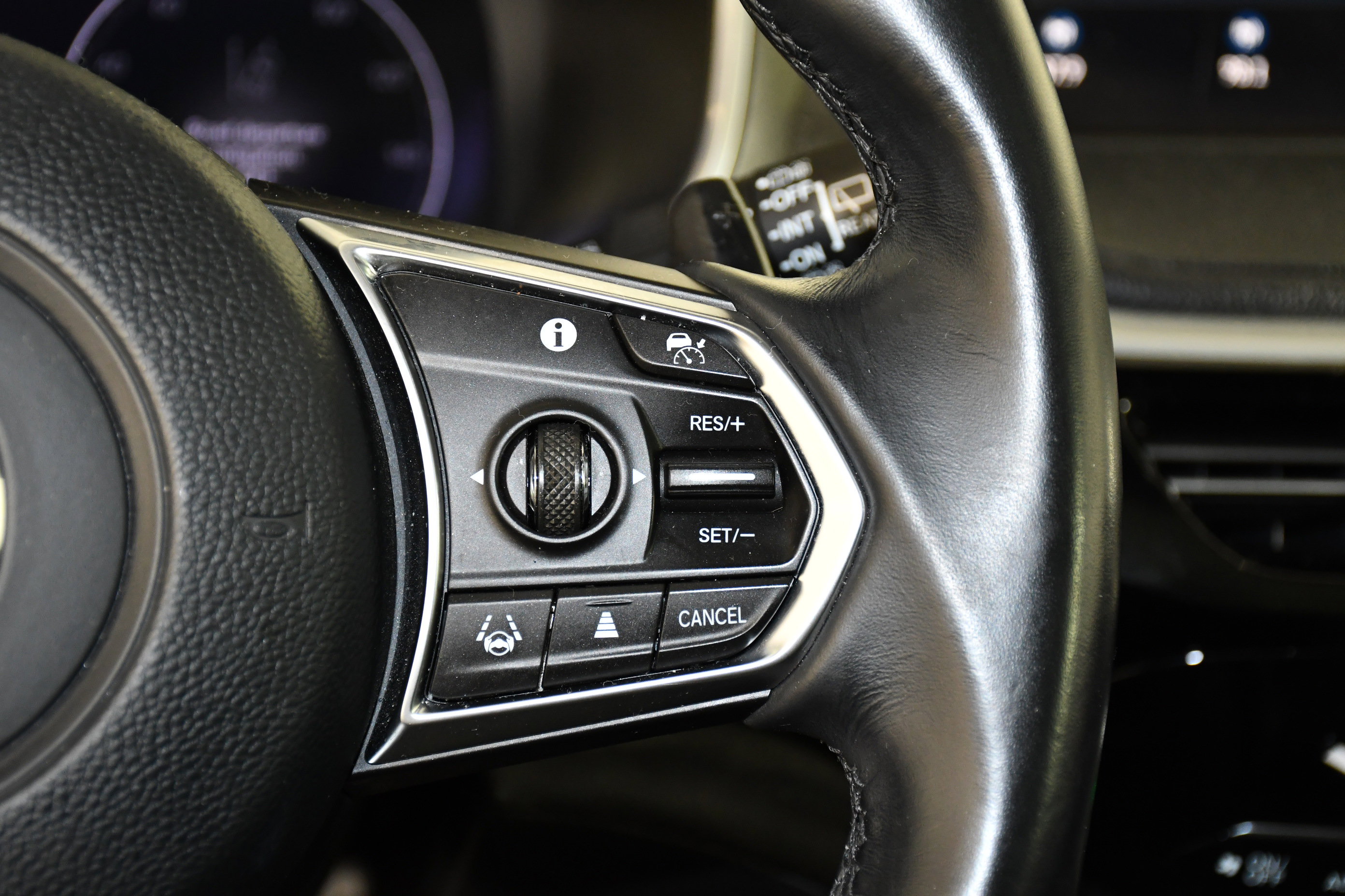 Used 2023 Acura MDX SH-AWD image 21