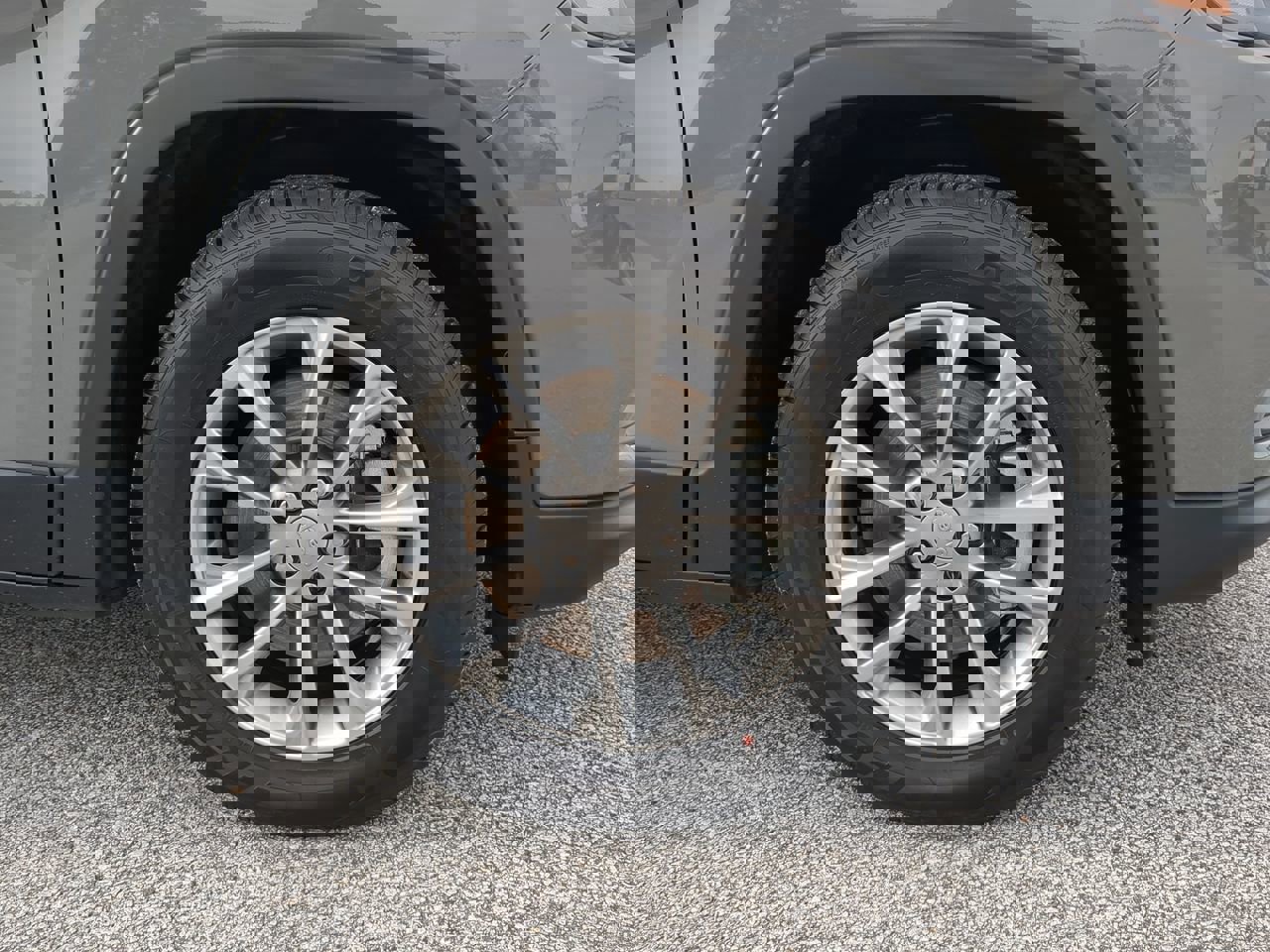 Used 2022 Jeep Cherokee Latitude Lux w/ Sun & Sound Group image 9