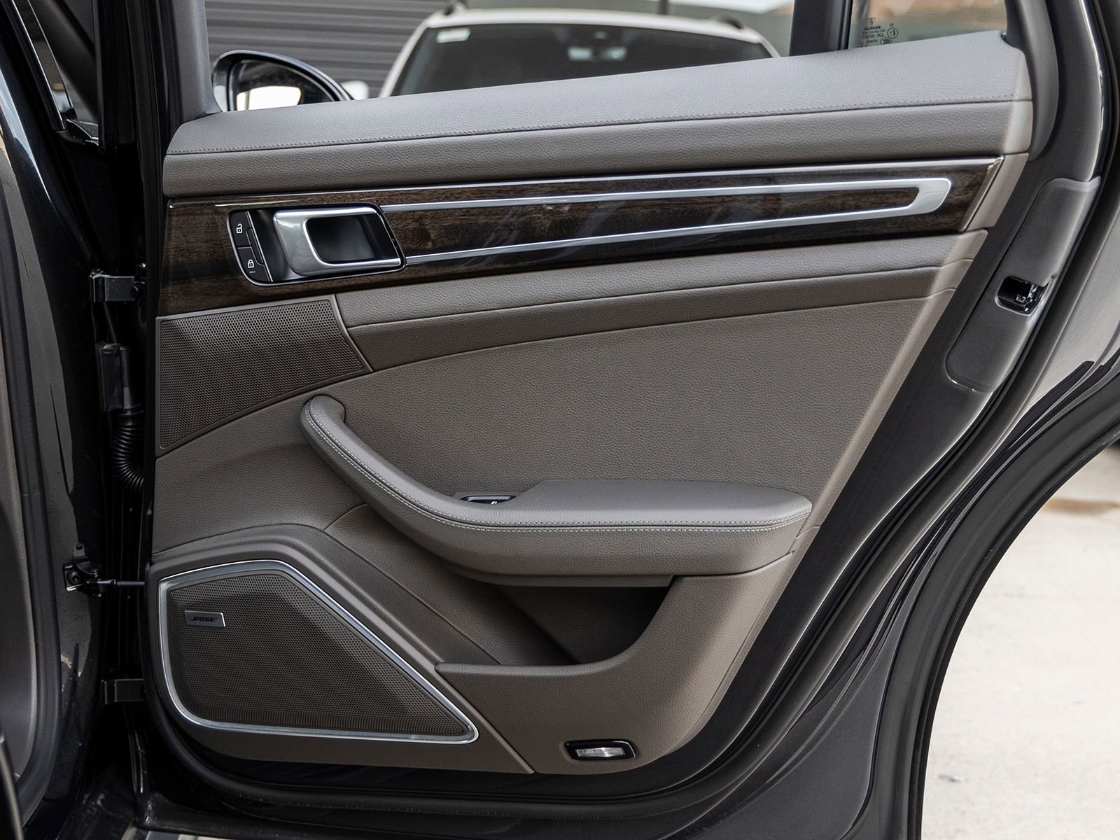 Certified 2023 Porsche Panamera Platinum Edition image 40