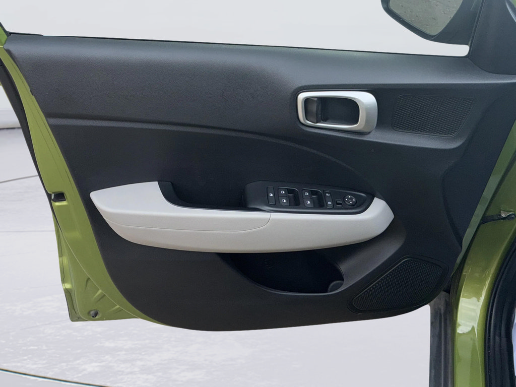 Used 2020 Hyundai Venue SEL FWD image 19