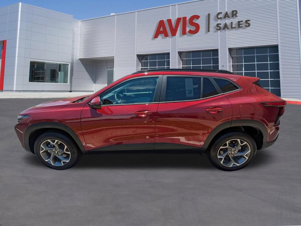 Used 2025 Chevrolet Trax LT w/ LT Convenience Package FWD image 10