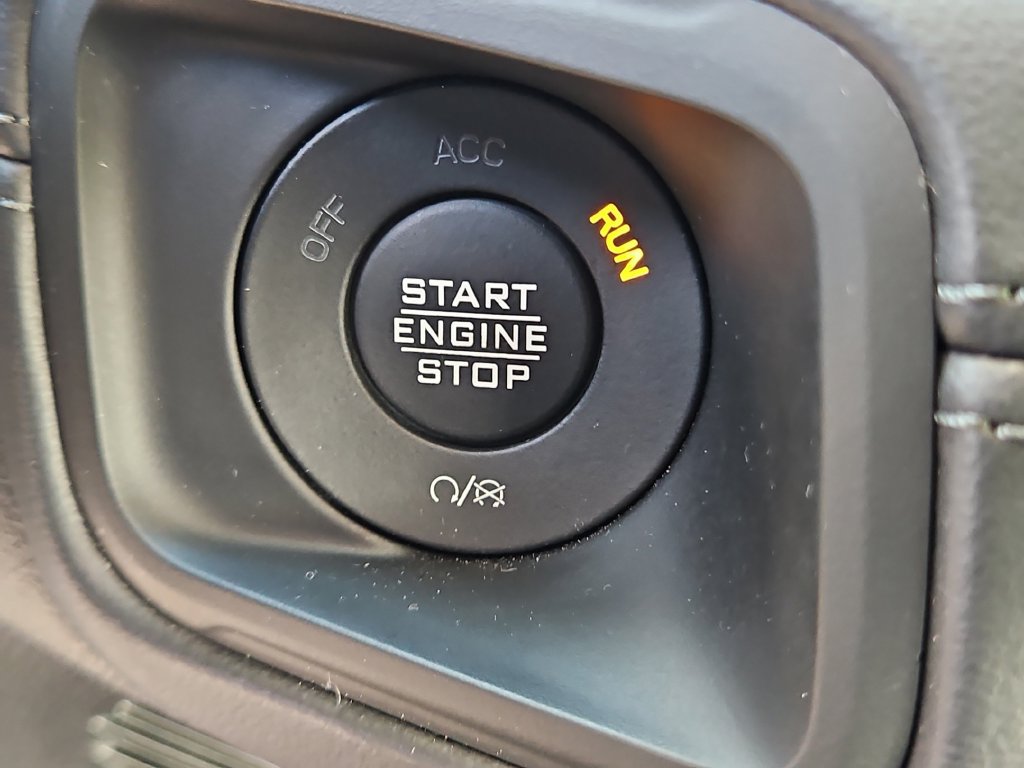 Used 2026 Jeep Gladiator Mojave AWD/4WD image 33