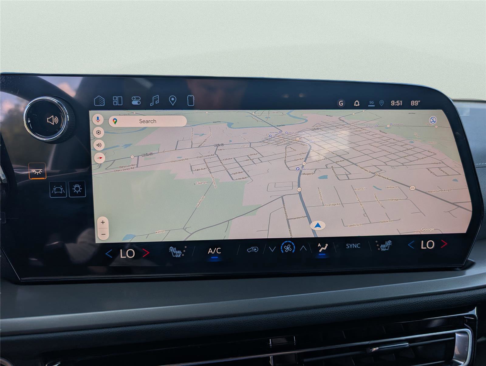 New 2026 Chevrolet Traverse LT w/ Sun and Wheel Package FWD image 33