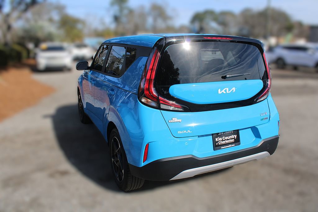 Certified 2025 Kia Soul EX image 11