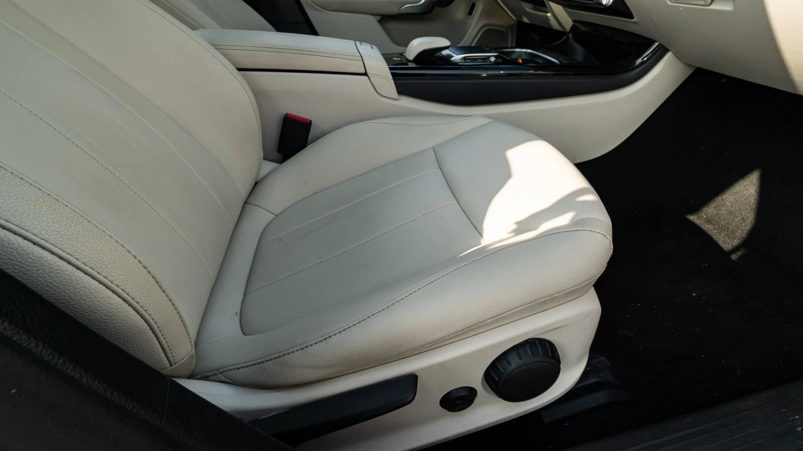 Used 2022 Mercedes-Benz A 220 4MATIC w/ Premium Package Lite image 11