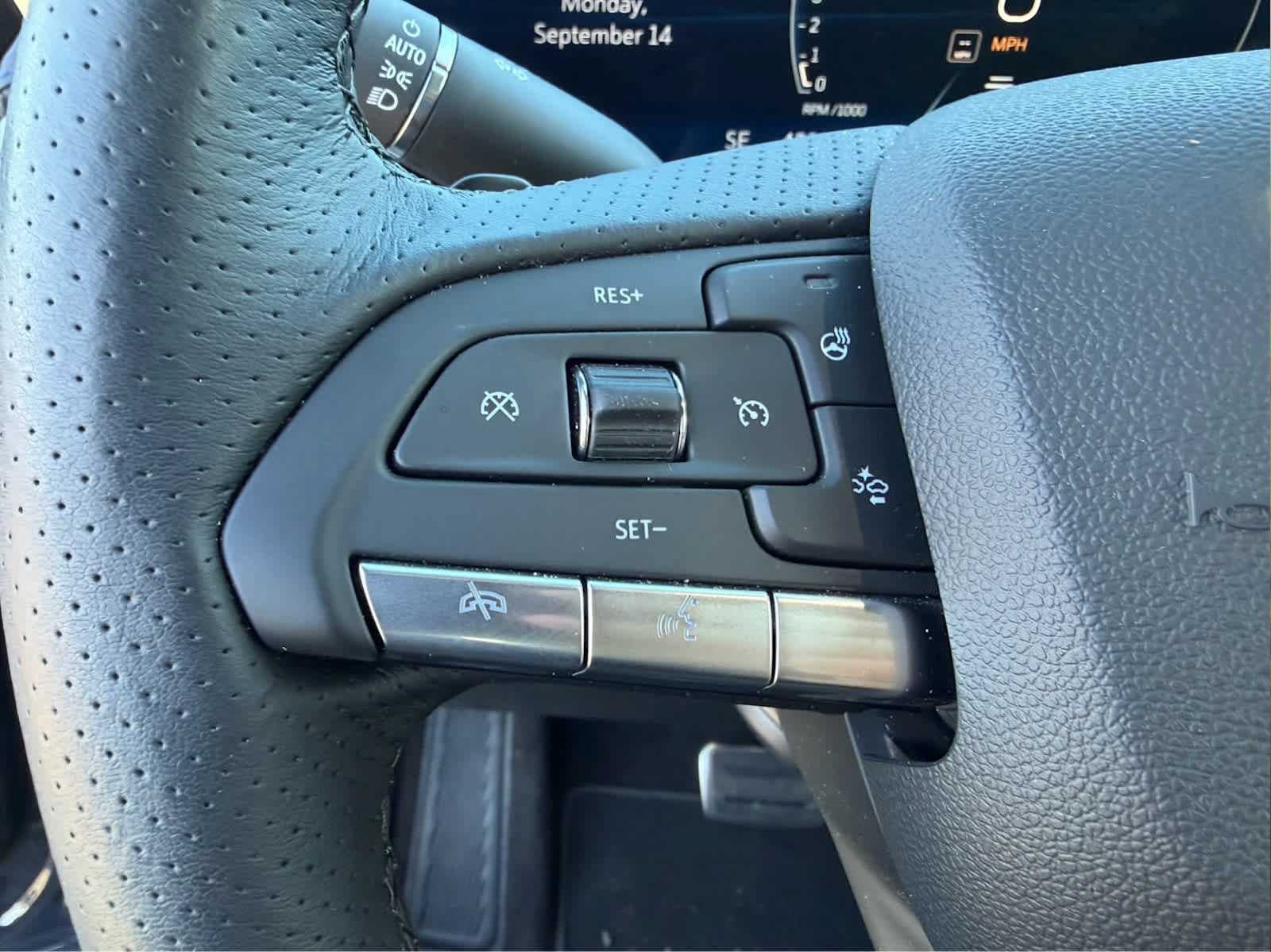 Used 2025 Cadillac XT4 Sport w/ Technology Package AWD/4WD image 29