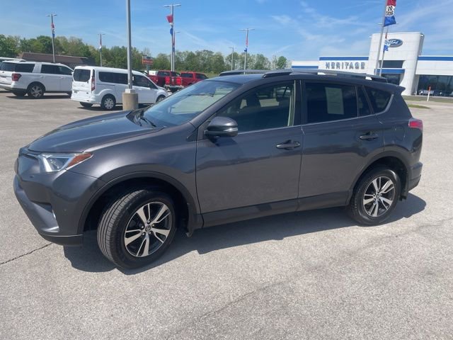 Used 2018 Toyota RAV4 XLE AWD/4WD image 4