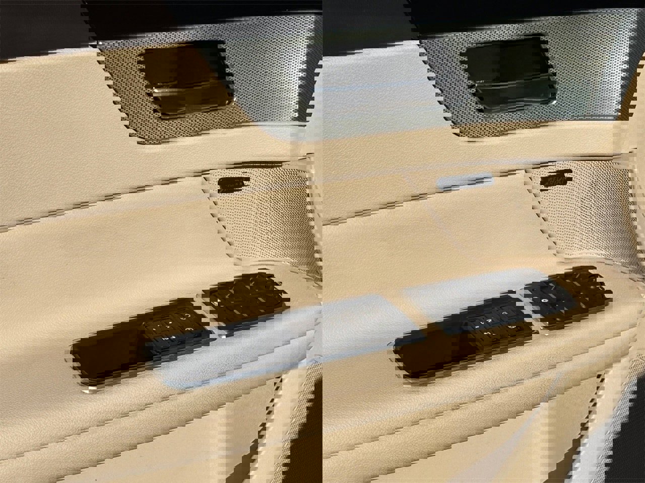 Used 2017 Jaguar XF Premium image 17