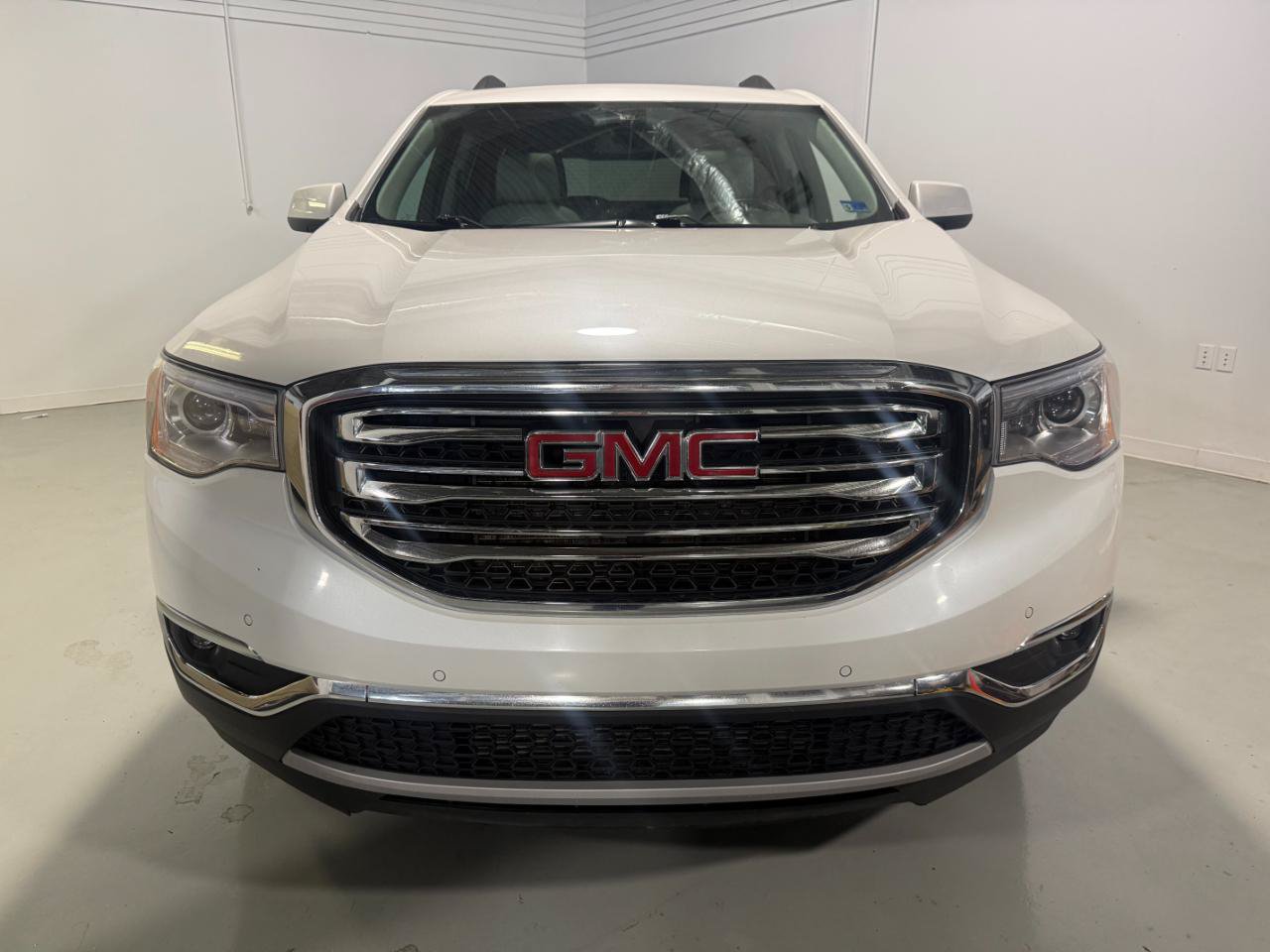 Used 2017 GMC Acadia SLT AWD/4WD image 2