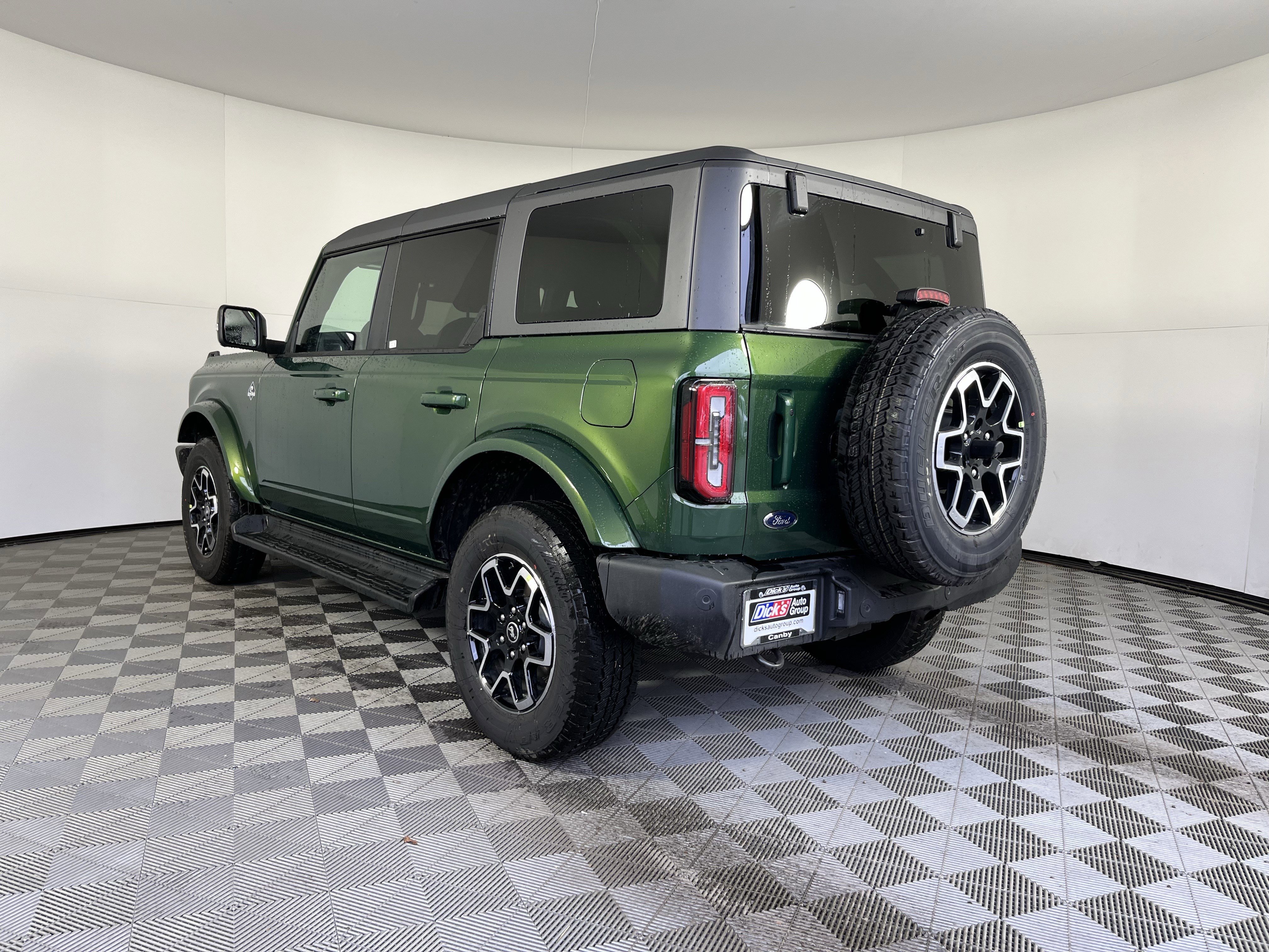 Used 2025 Ford Bronco Outer Banks image 3