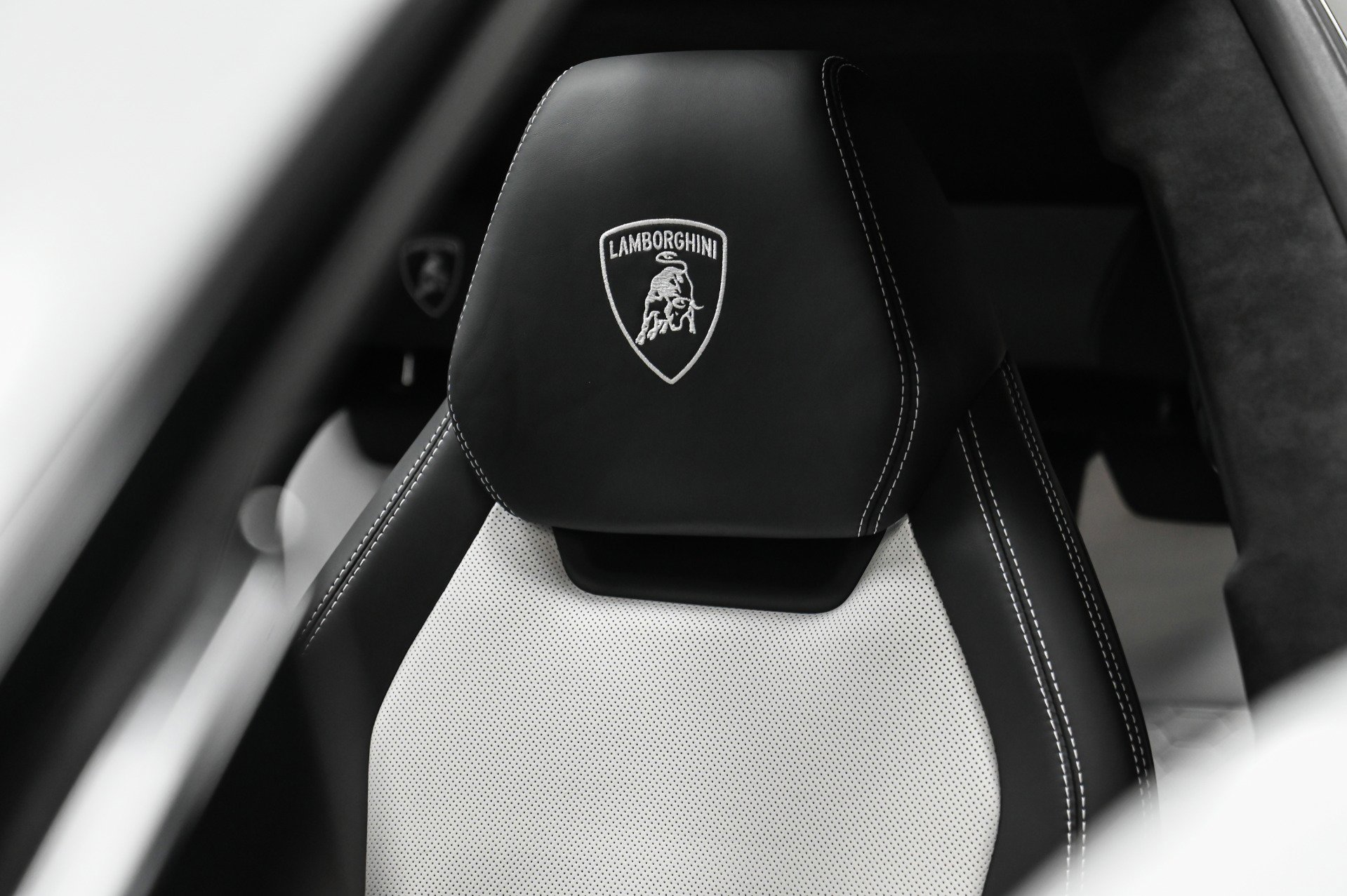 Used 2020 Lamborghini Urus image 51