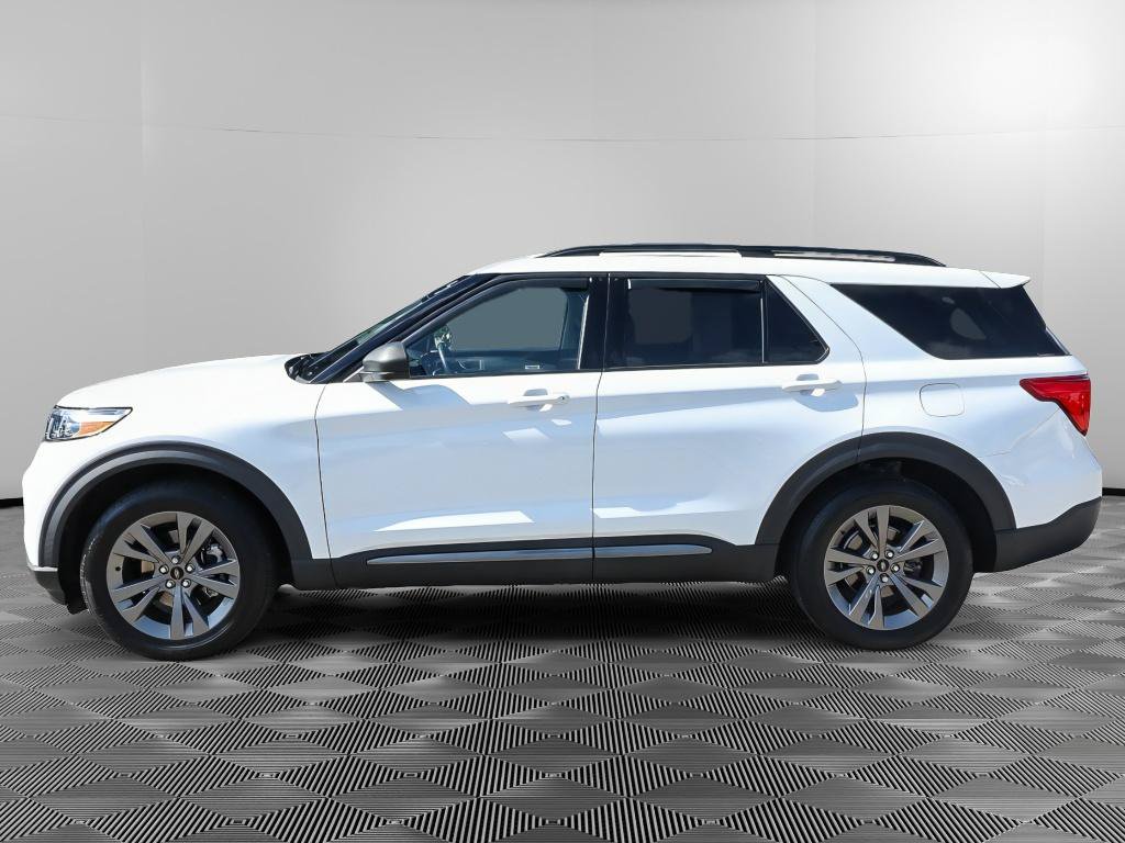 Used 2021 Ford Explorer XLT w/ Equipment Group 202A AWD/4WD image 3