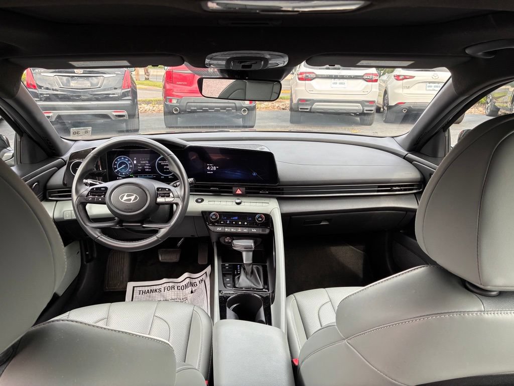 Used 2025 Hyundai Elantra Limited w/ Cargo Package FWD image 14