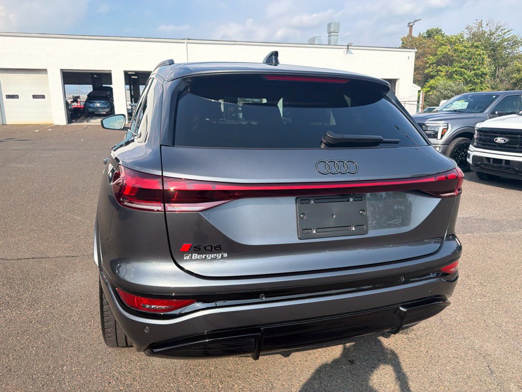 Used 2025 Audi SQ6 e-tron Premium Plus w/ Premium Plus AWD/4WD image 4