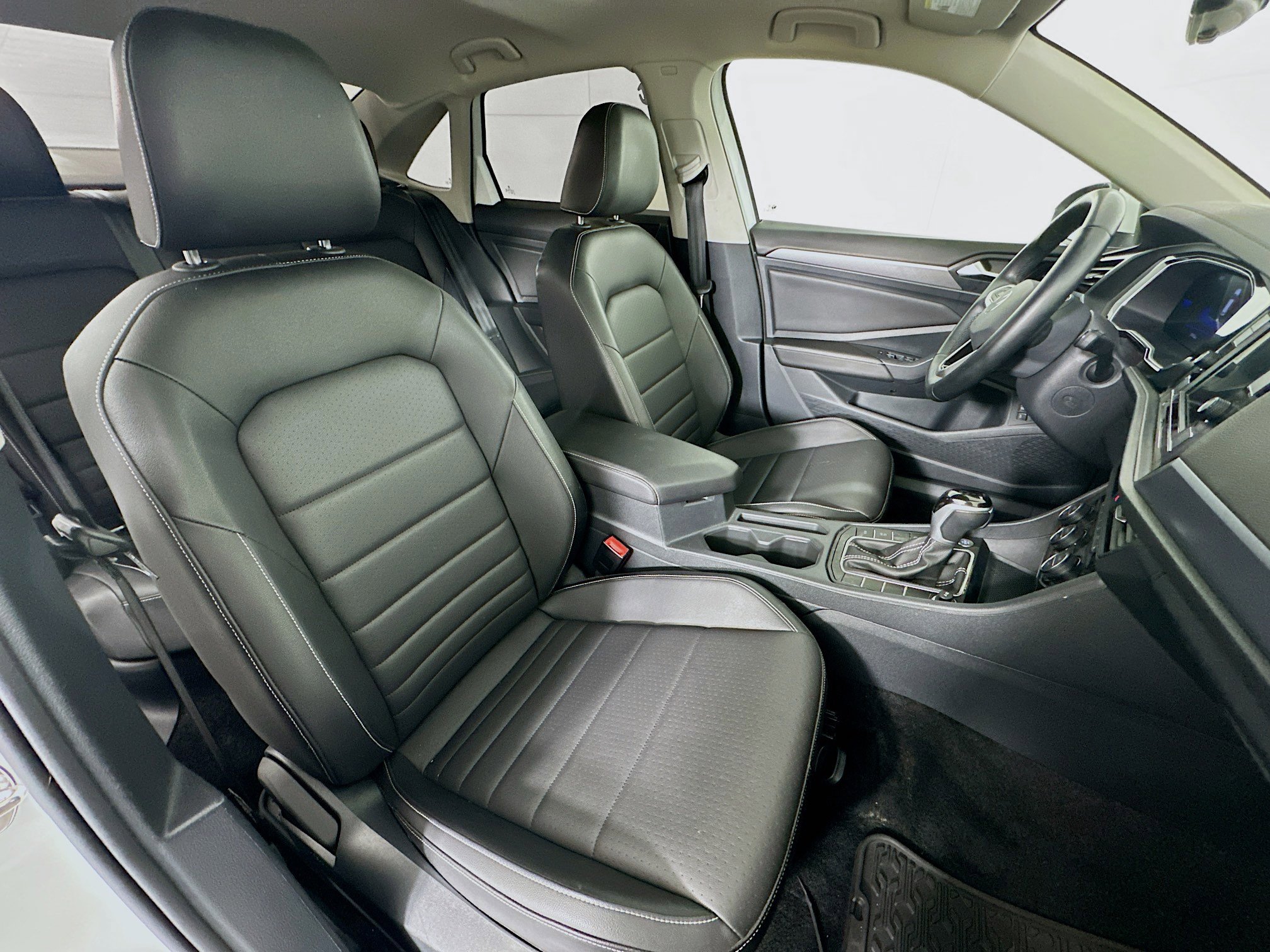 Used 2024 Volkswagen Jetta SE image 28