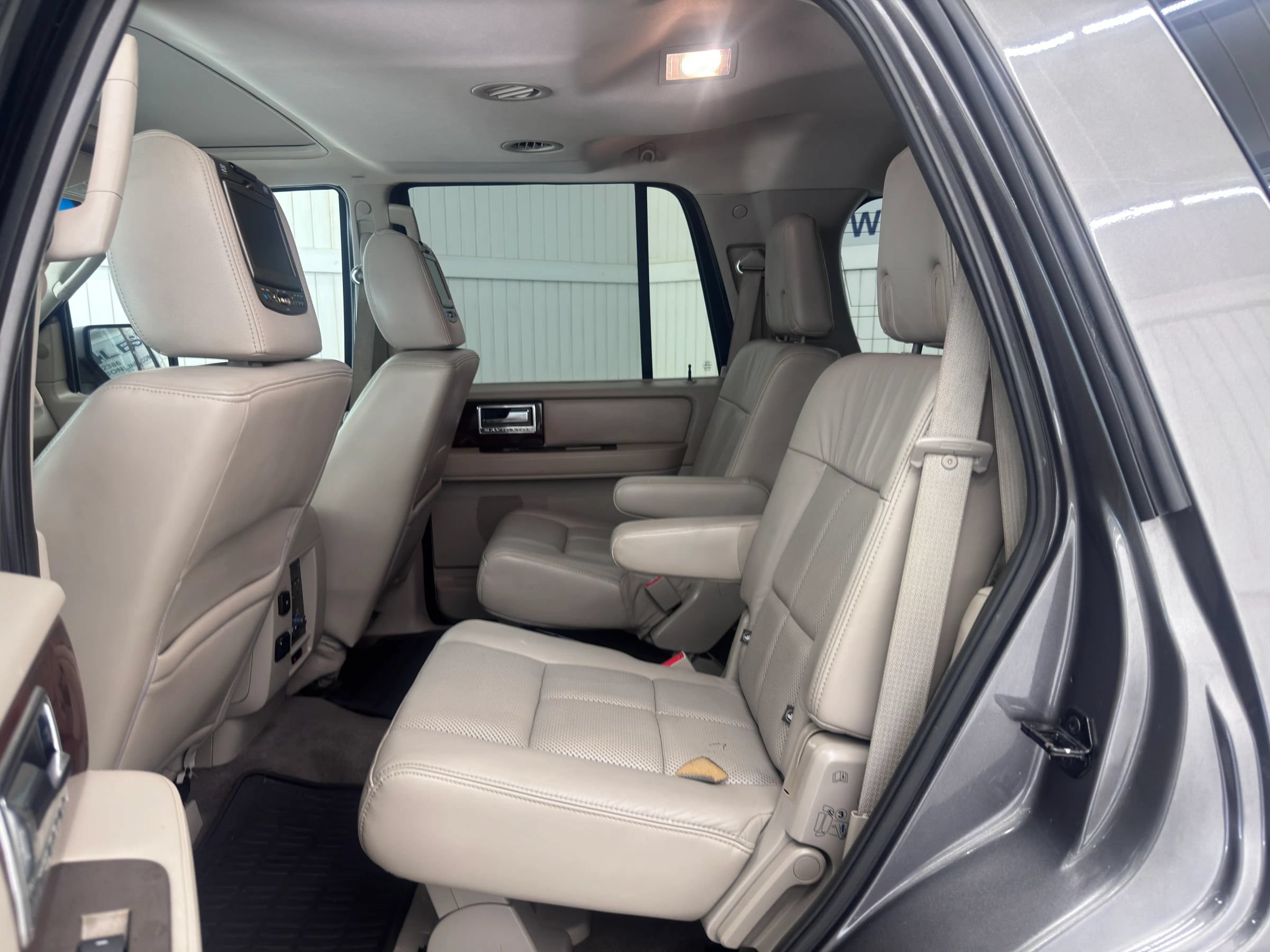 Used 2014 Lincoln Navigator 4WD image 12