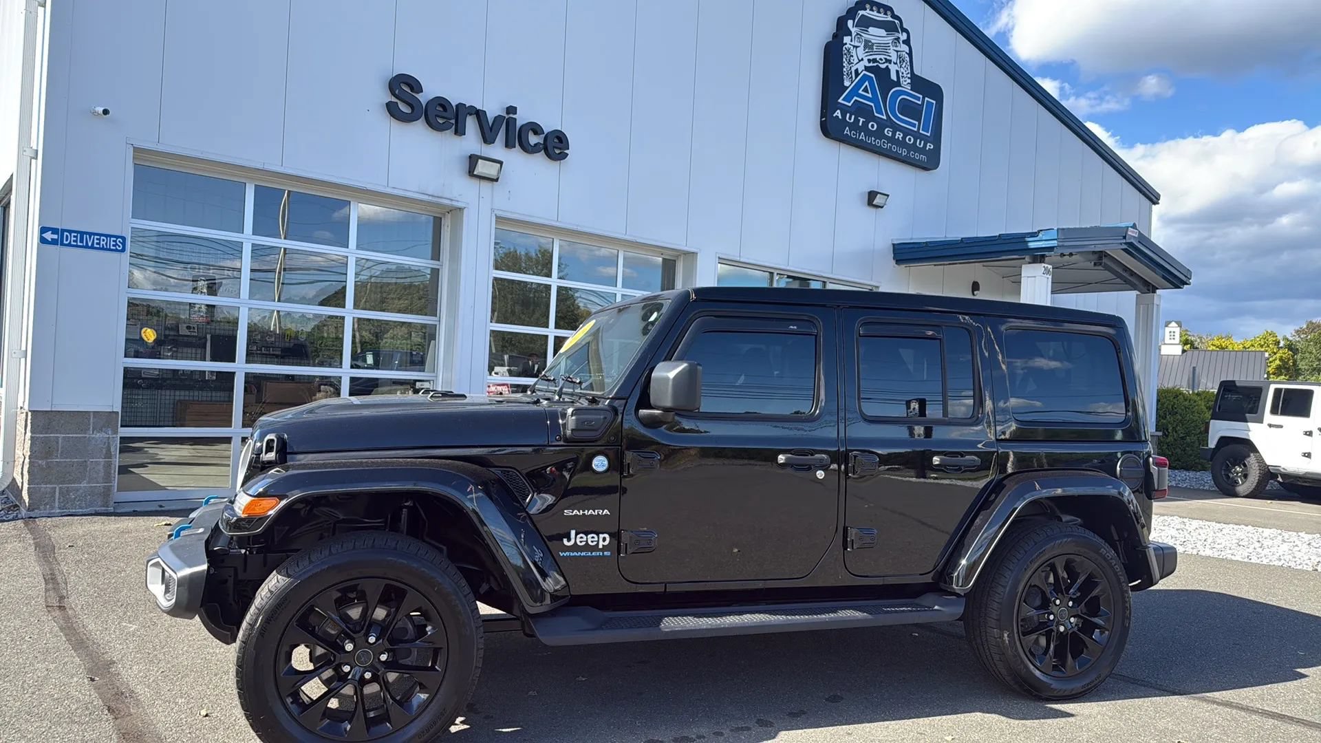Used 2024 Jeep Wrangler Unlimited Sahara w/ Technology Group