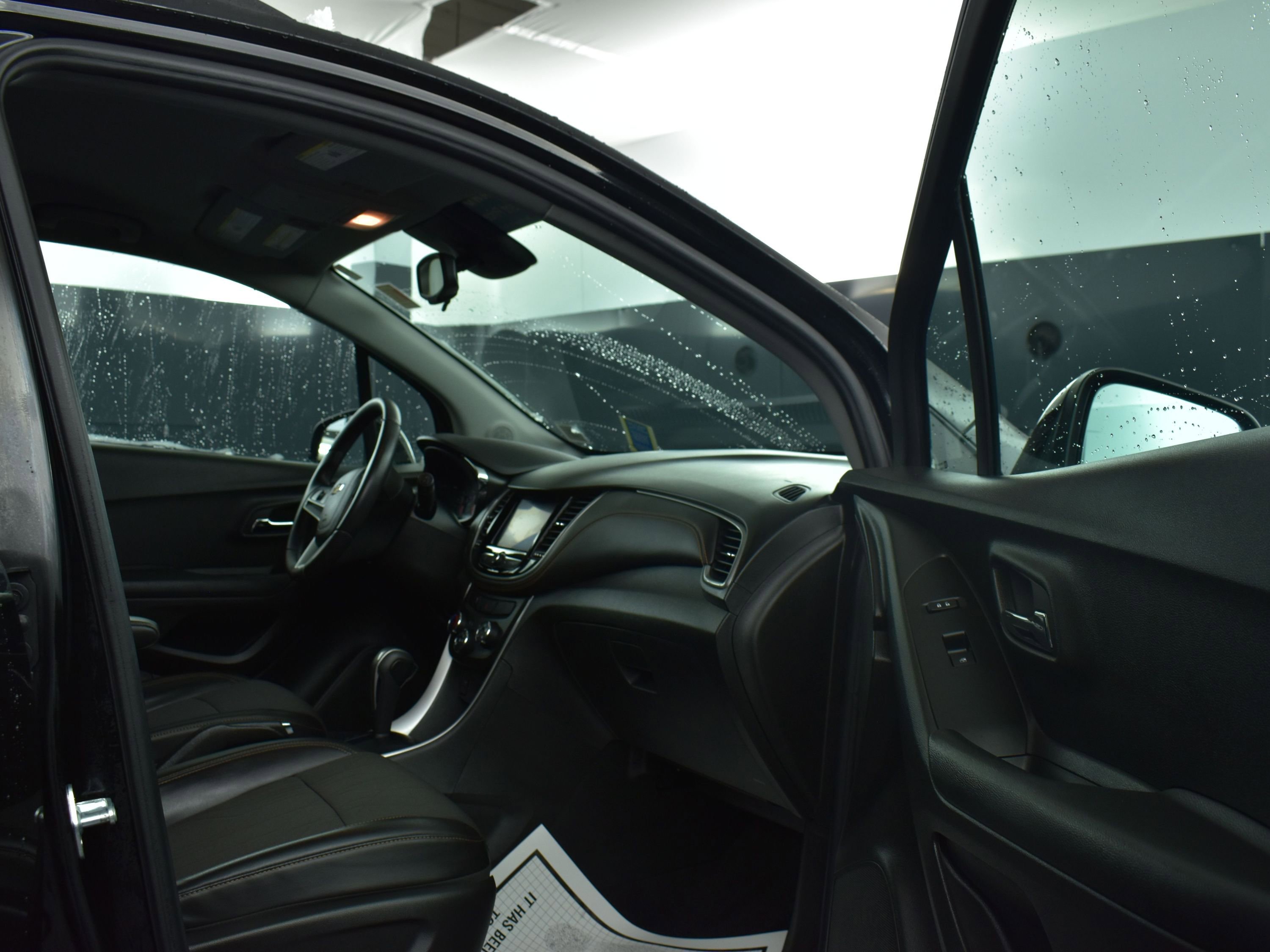 Used 2022 Chevrolet Trax LT w/ LT Convenience Package image 10