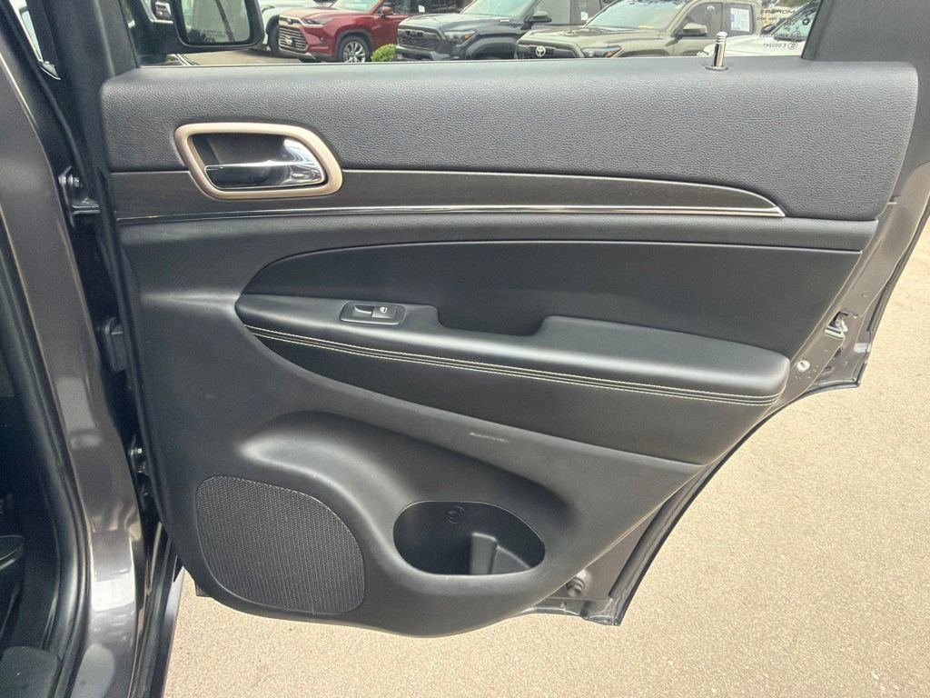 Used 2017 Jeep Grand Cherokee Limited AWD/4WD image 14