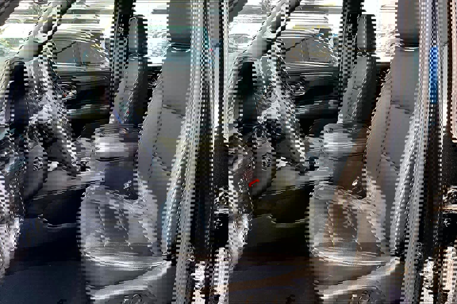 Used 2022 GMC Yukon SLT w/ SLT Premium Package image 8