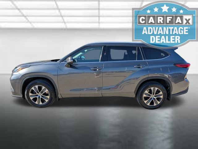 Used 2022 Toyota Highlander XLE AWD/4WD image 28