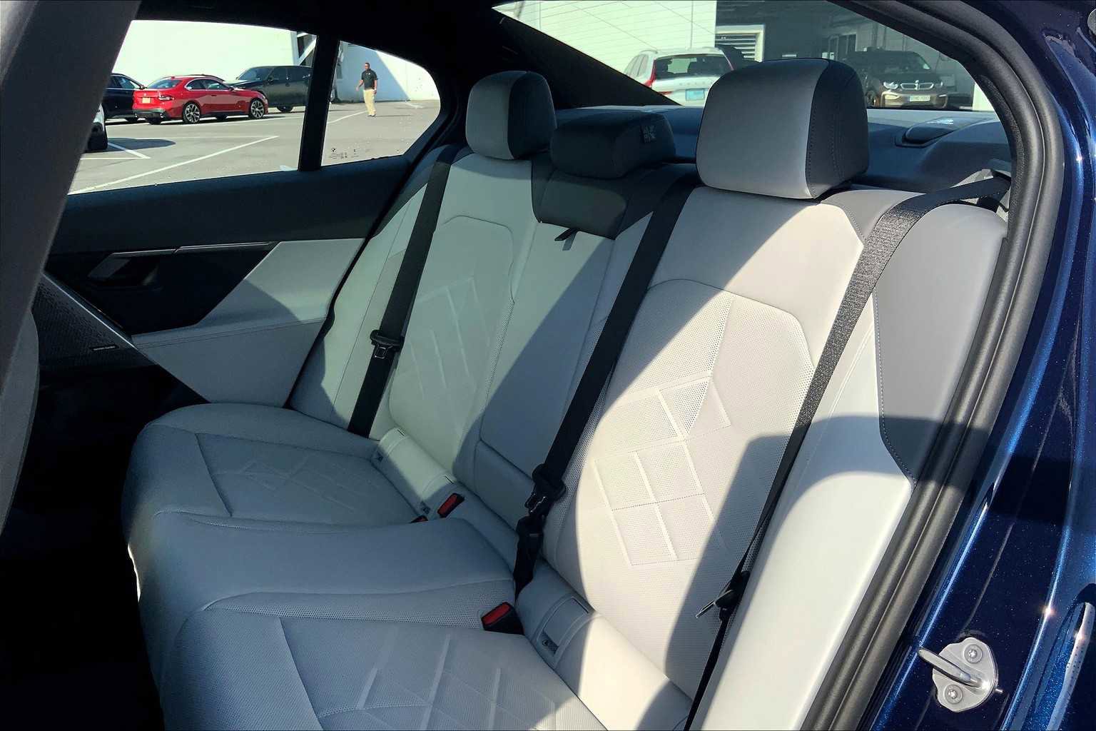 New 2026 BMW 550e xDrive w/ Premium Package image 17