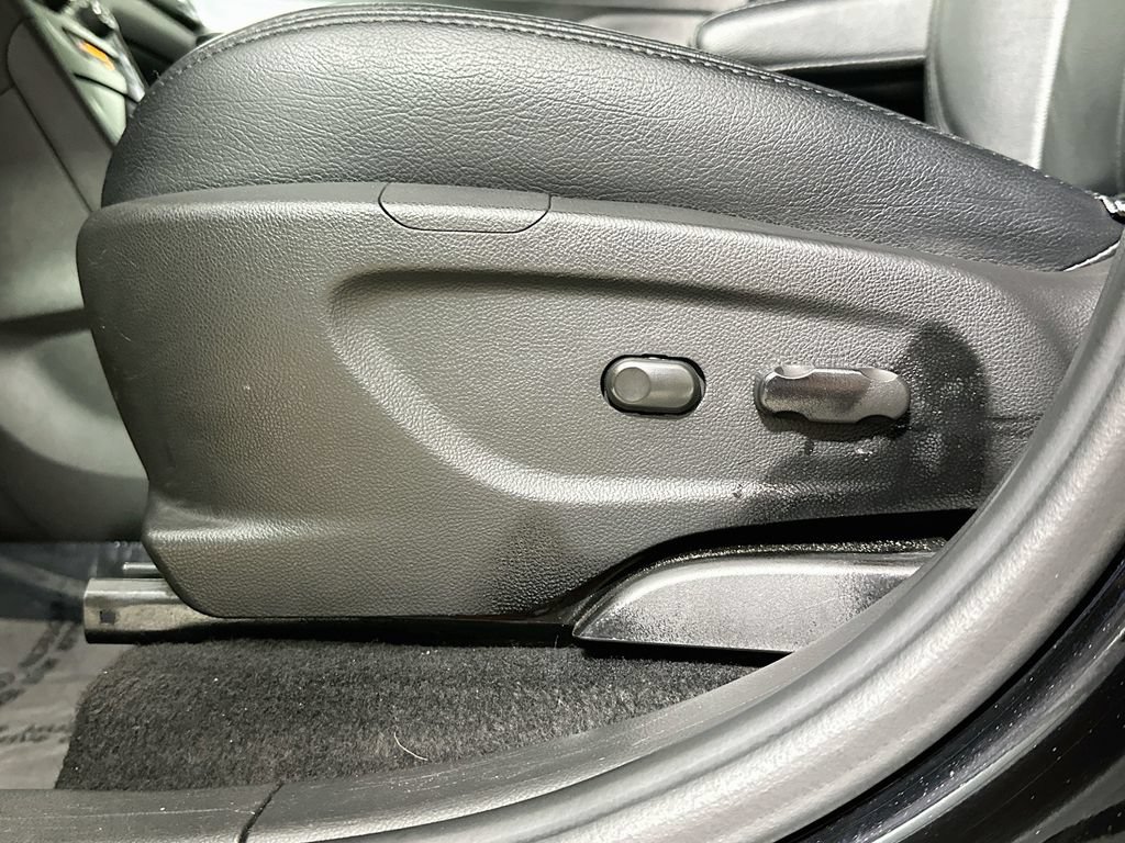 Used 2021 Buick Encore Preferred AWD/4WD image 22