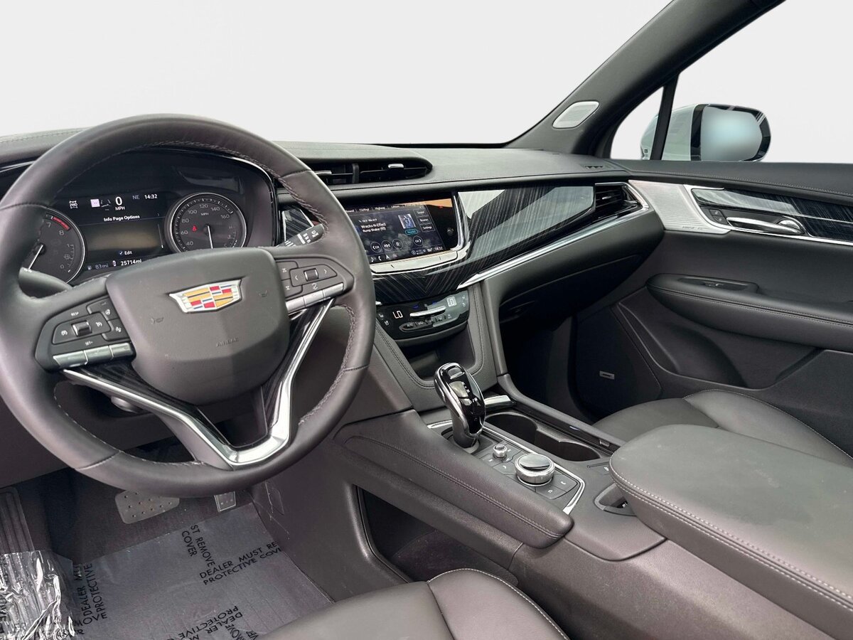 Used 2025 Cadillac XT6 Premium Luxury w/ Technology Package AWD/4WD image 16